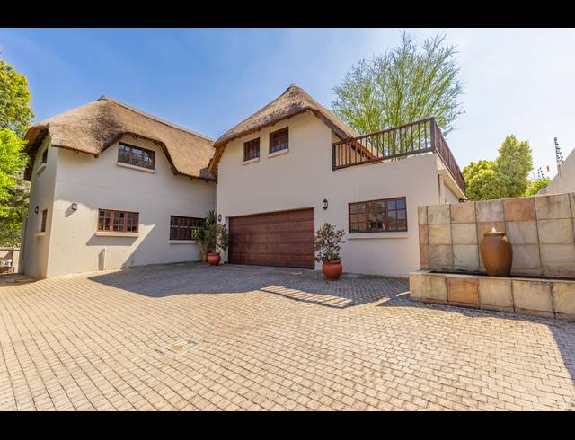 4 BEDROOM HOUSE FOR SALE IN DOUGLASDALE